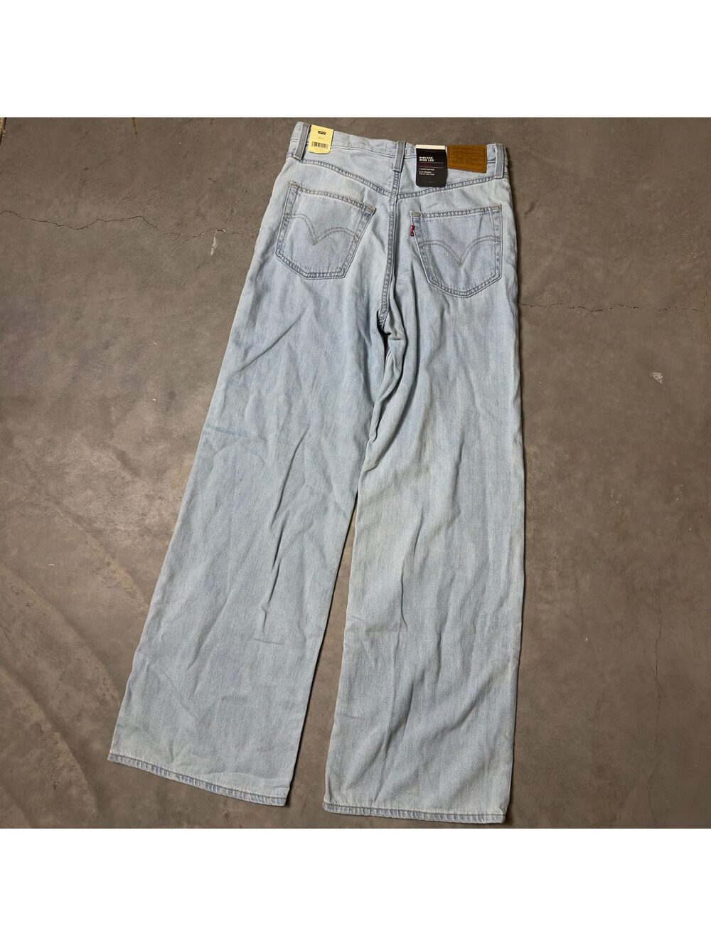 NWT Levi's Premium Ribcage Wide Leg Jeans Womens 28x32 Light - Picture 3 of 5